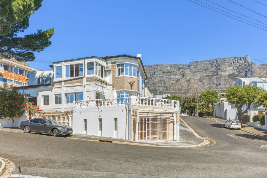 4 Bedroom Property for Sale in Vredehoek Western Cape